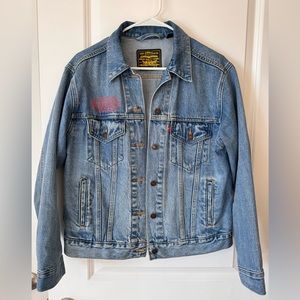 R2D2 Levi’s Boyfriend Fit Jean jacket, size small. Star Wars.